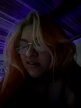 Snapshot of SophiaWeestt99 chatting on September 19, 5:50 am SophiaWeestt99 online show from September 19, 5:50 am