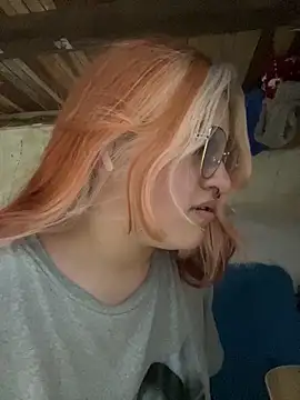 Snapshot of SophiaWeestt99 chatting on October 6, 3:56 am SophiaWeestt99 online show from October 6, 3:56 am