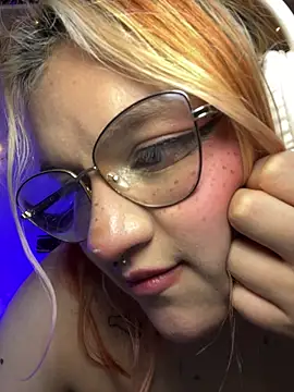 SophiaWeestt99 online show from April 9, 6:19 am