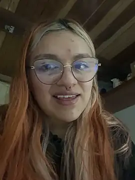 Snapshot of SophiaWeestt99 chatting on October 16, 3:42 am SophiaWeestt99 online show from October 16, 3:42 am