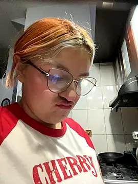 Snapshot of SophiaWeestt99 chatting on October 9, 4:27 am SophiaWeestt99 online show from October 9, 4:27 am