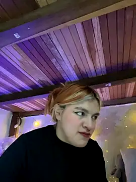 Snapshot of SophiaWeestt99 chatting on October 8, 4:17 am SophiaWeestt99 online show from October 8, 4:17 am