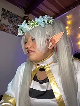 Snapshot of SophiaWeestt99 chatting on October 26, 5:03 am SophiaWeestt99 online show from October 26, 5:03 am