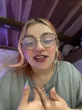 Snapshot of SophiaWeestt99 chatting on October 3, 3:44 am SophiaWeestt99 online show from October 3, 3:44 am