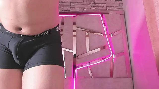 Snapshot of mia_and_austin chatting on October 24, 9:11 pm mia and austin online show from October 24, 9:11 pm