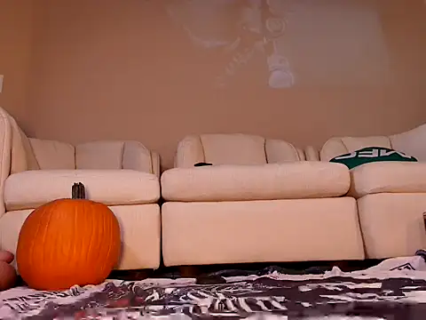 HailWildss online show from October 5, 10:15 pm