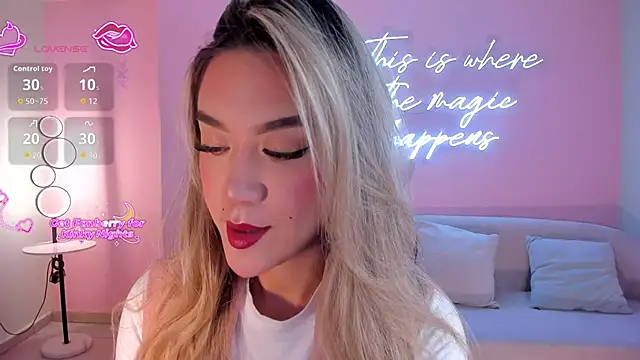 RebeccaHudson online show from March 3, 8:15 pm