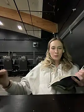 M1ssyk1ssy online show from March 22, 6:25 pm