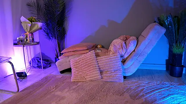 BetsyGonzale online show from September 26, 4:21 am