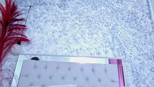 Mia Malkovaa  online show from February 20, 2:40 pm