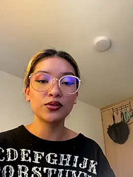 Snapshot of baby_lizy chatting on October 16, 8:33 pm baby lizy online show from October 16, 8:33 pm