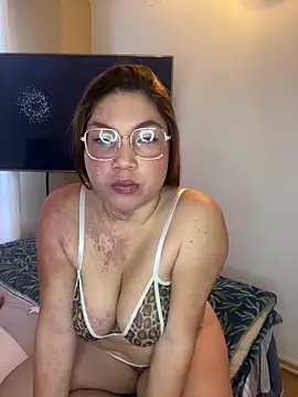 Snapshot of WhiteWomen chatting on October 5, 10:37 pm WhiteWomen online show from October 5, 10:37 pm