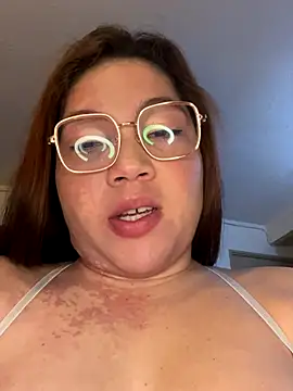 Snapshot of WhiteWomen chatting on October 12, 12:46 am WhiteWomen online show from October 12, 12:46 am