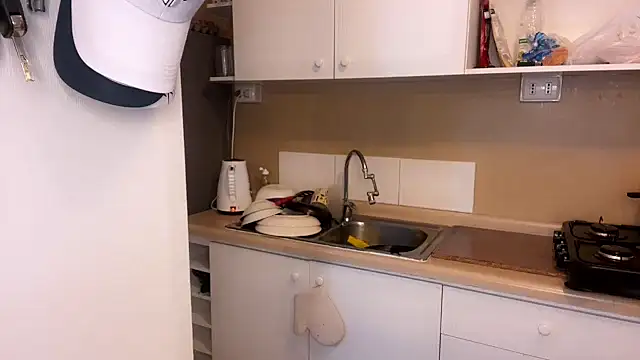 Snapshot of WhiteWomen chatting on October 21, 12:36 am WhiteWomen online show from October 21, 12:36 am