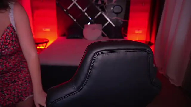 MirandaWong online show from October 24, 5:25 am