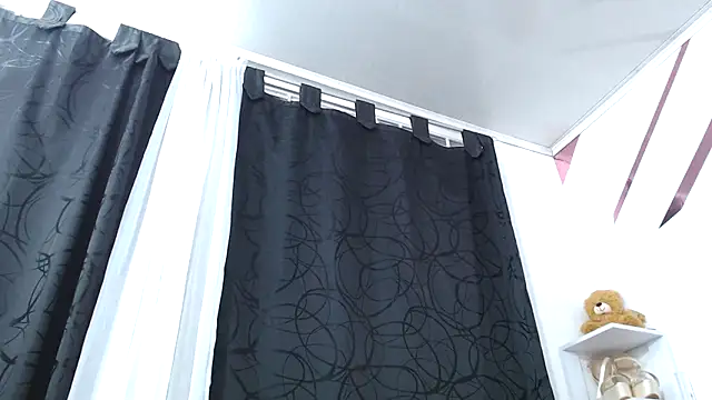 Kitten Hot  online show from October 21, 3:32 am