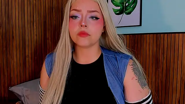 Snapshot of curvy_rousi chatting on October 31, 11:58 am curvy rousi online show from October 31, 11:58 am