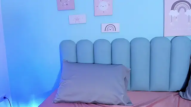 Snapshot of curvy_rousi chatting on October 4, 11:38 am curvy rousi online show from October 4, 11:38 am