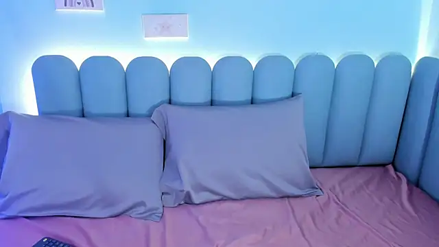 Snapshot of curvy_rousi chatting on October 29, 11:47 am curvy rousi online show from October 29, 11:47 am