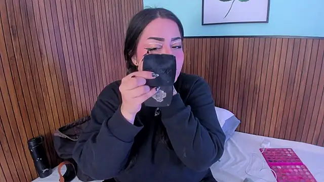 curvy rousi online show from November 15, 11:44 am