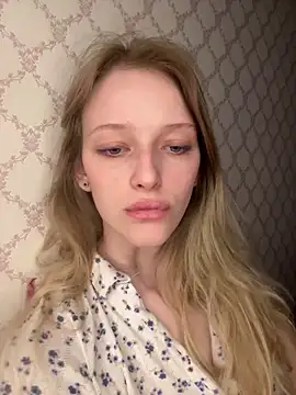 Evvie Summn1 online show from April 17, 3:03 pm