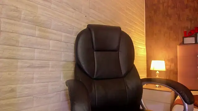 Snapshot of alice__tylor chatting on October 17, 1:25 pm alice  tylor online show from October 17, 1:25 pm