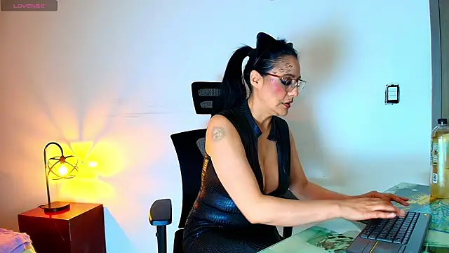 Snapshot of Zuzana21 chatting on October 31, 12:53 pm Zuzana21 online show from October 31, 12:53 pm