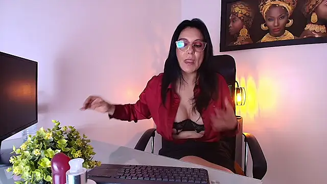 Snapshot of Zuzana21 chatting on October 18, 3:04 pm Zuzana21 online show from October 18, 3:04 pm