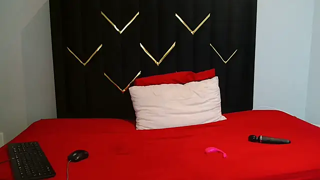 StallionMilf Queen online show from September 18, 6:06 pm