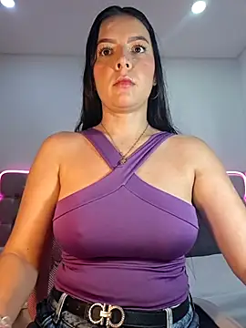 Snapshot of Anal_Luucia chatting on September 29, 12:32 pm Anal Luucia online show from September 29, 12:32 pm