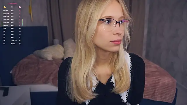 LynetBurby online show from October 11, 3:26 pm