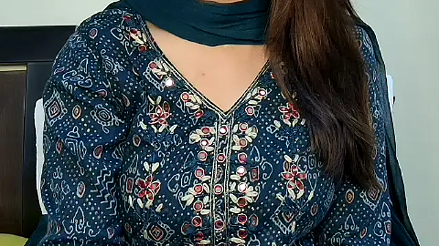 Snapshot of MIss-Naina chatting on October 1, 8:19 am MIss-Naina online show from October 1, 8:19 am