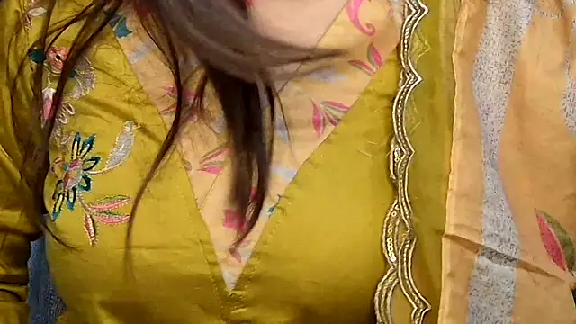 Snapshot of MIss-Naina chatting on October 28, 8:20 am MIss-Naina online show from October 28, 8:20 am