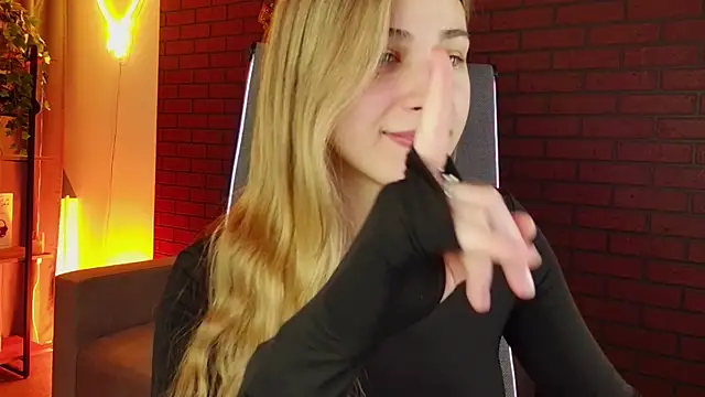 EllieCutes online show from December 2, 10:06 am