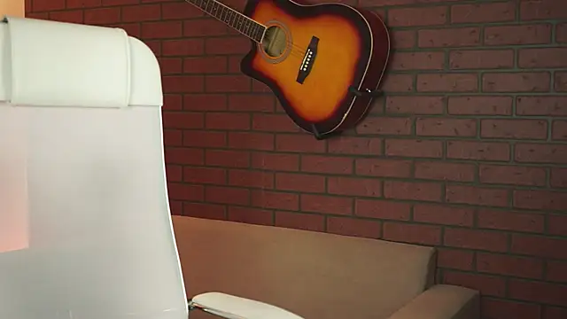 Snapshot of EllieCutes chatting on October 21, 9:57 am EllieCutes online show from October 21, 9:57 am