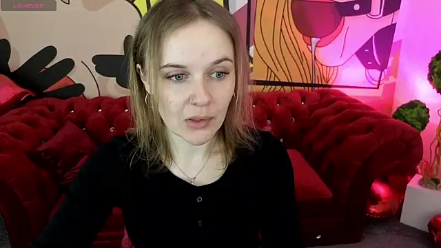 MaribelRiverr  online show from April 4, 5:39 am