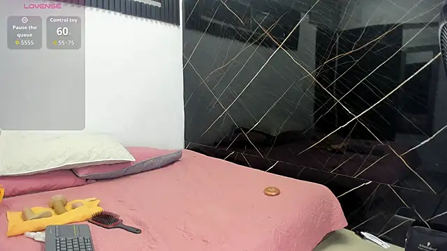 Snapshot of Analiasmith89 chatting on October 17, 4:05 am Analiasmith89 online show from October 17, 4:05 am