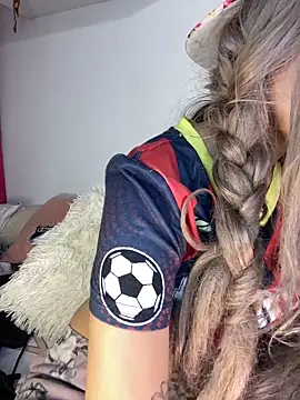 lunaapppp online show from April 22, 2:30 am