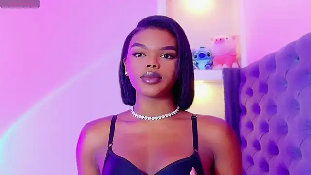 Snapshot of CamiEstrada chatting on October 25, 7:27 am CamiEstrada online show from October 25, 7:27 am