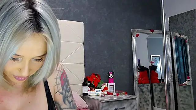 IssaSmith online show from March 2, 5:08 pm