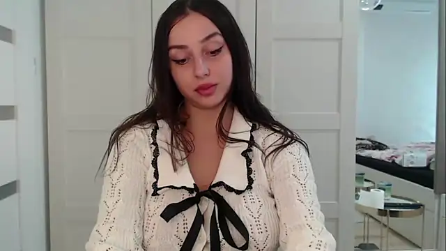 courtneyPerfect online show from October 10, 1:49 pm