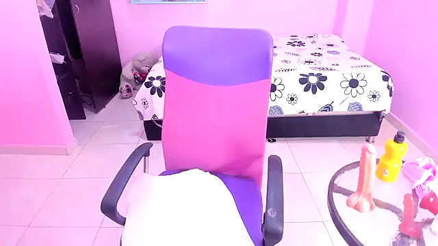 Snapshot of mommy_whore_slut chatting on September 19, 4:17 pm mommy whore slut online show from September 19, 4:17 pm