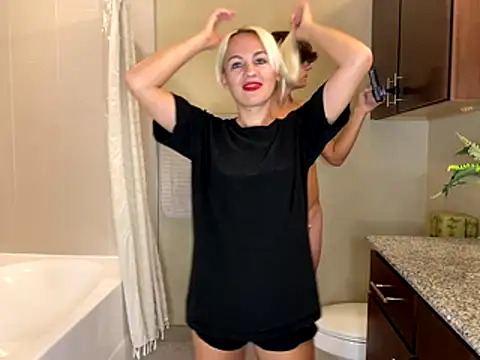 girlfriendmissy online show from December 13, 11:54 pm