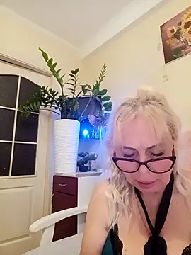 Snapshot of SusieNoreen chatting on September 23, 1:48 am SusieNoreen online show from September 23, 1:48 am