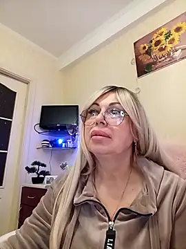 Snapshot of SusieNoreen chatting on October 4, 1:00 am SusieNoreen online show from October 4, 1:00 am