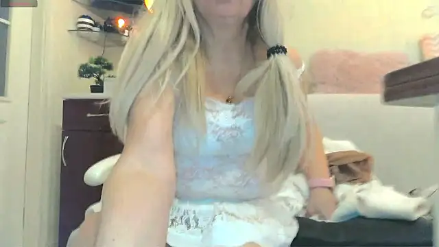 Snapshot of SusieNoreen chatting on October 24, 12:50 am SusieNoreen online show from October 24, 12:50 am