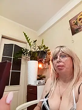 SusieNoreen online show from September 13, 2:41 am