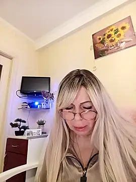 Snapshot of SusieNoreen chatting on October 5, 1:43 am SusieNoreen online show from October 5, 1:43 am