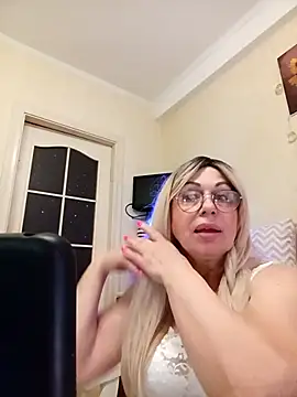 Snapshot of SusieNoreen chatting on October 17, 12:14 am SusieNoreen online show from October 17, 12:14 am