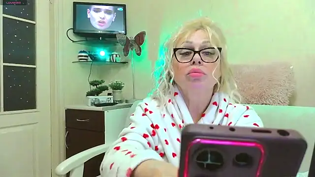 Snapshot of SusieNoreen chatting on October 28, 12:44 pm SusieNoreen online show from October 28, 12:44 pm